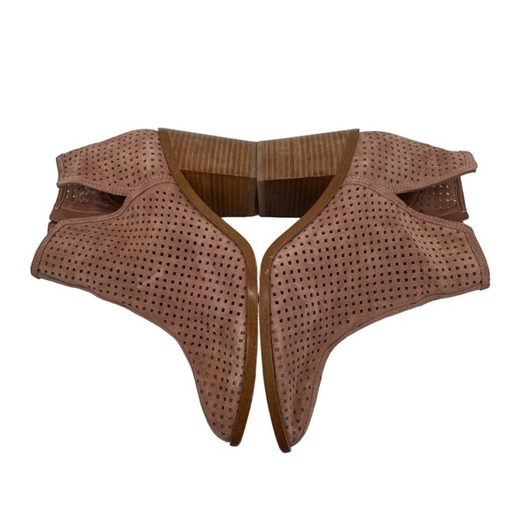 1 State Tan La Rocka Perforated Block Heel Ankle Booties Size 10 Women's - Picture 7 of 9